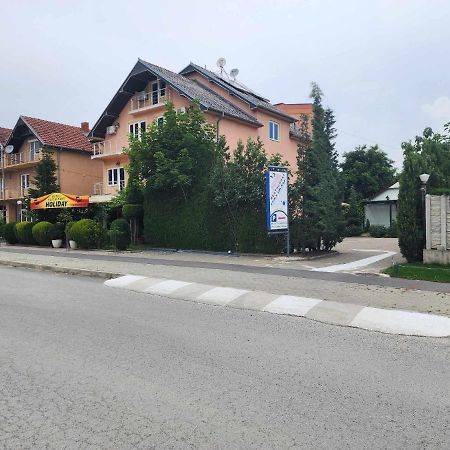 Holiday Ferizaj Eksteriør bilde