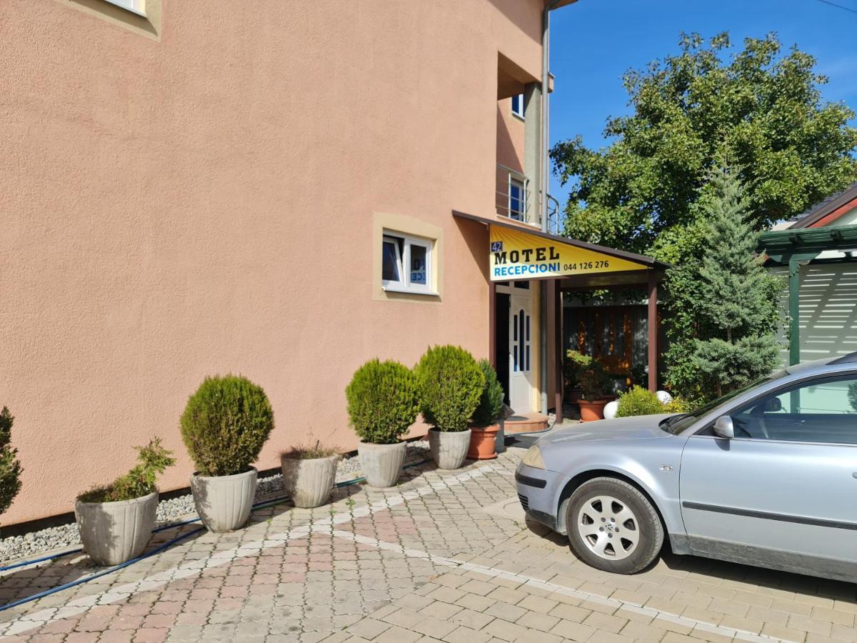Holiday Ferizaj Eksteriør bilde