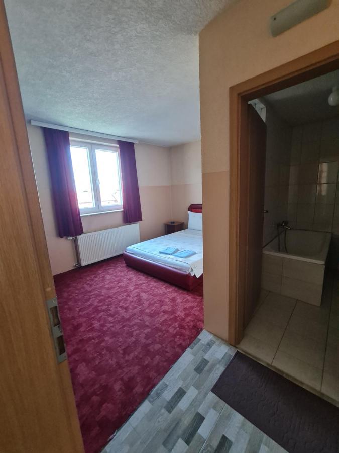 Holiday Ferizaj Eksteriør bilde