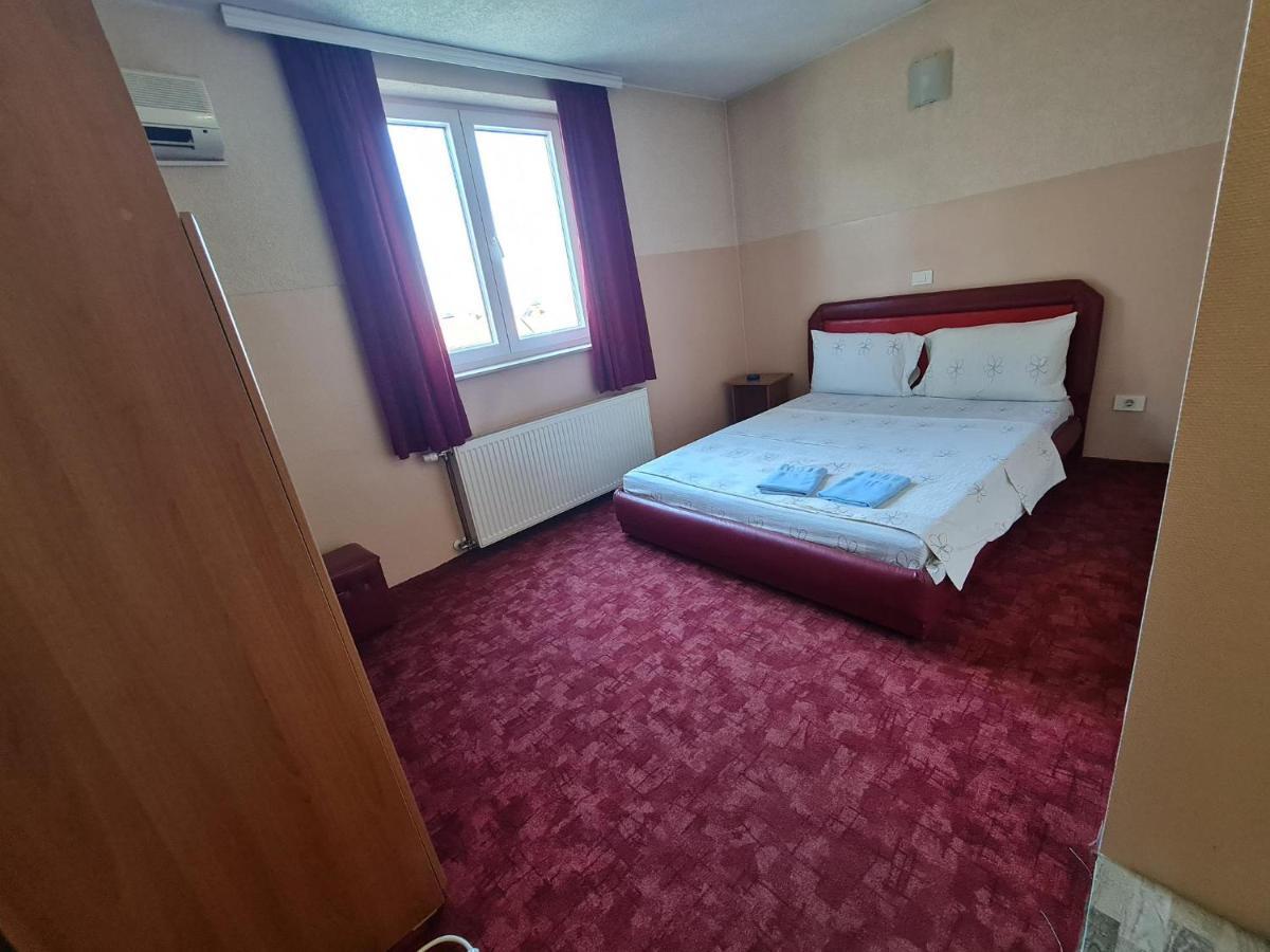Holiday Ferizaj Eksteriør bilde