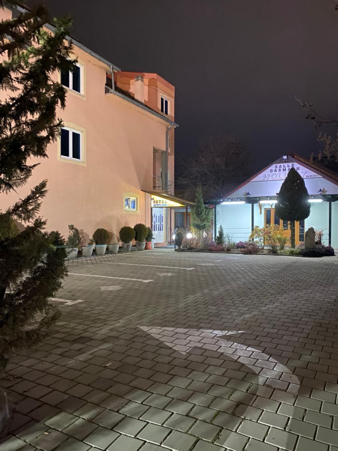 Holiday Ferizaj Eksteriør bilde